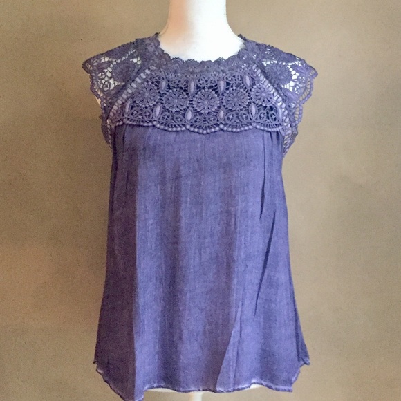 Francesca's Collections Tops - NWT✨Vanessa Crochet Top